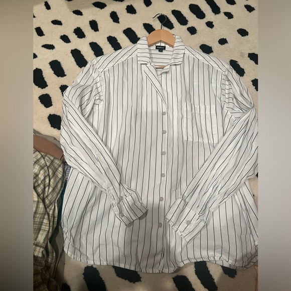 Gap white with black pinstripe pajama shirt womens size small - Picture 2 of 3